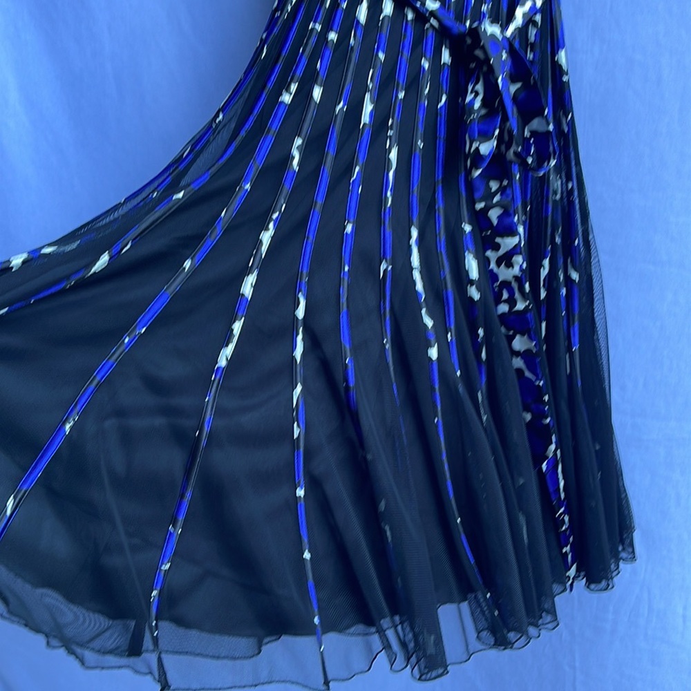 Cache. Lined, Shoulder-Length, Knee-Length Dress … - image 4